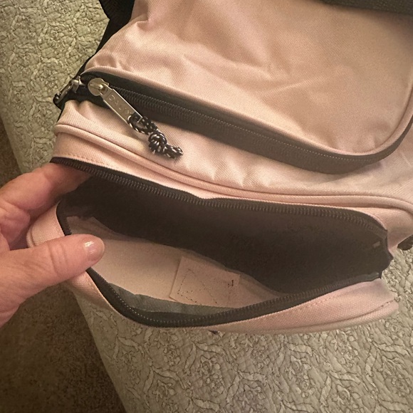 Chic Pink and Black Women's Gym/Sports/Travel Bag New - Picture 5 of 7